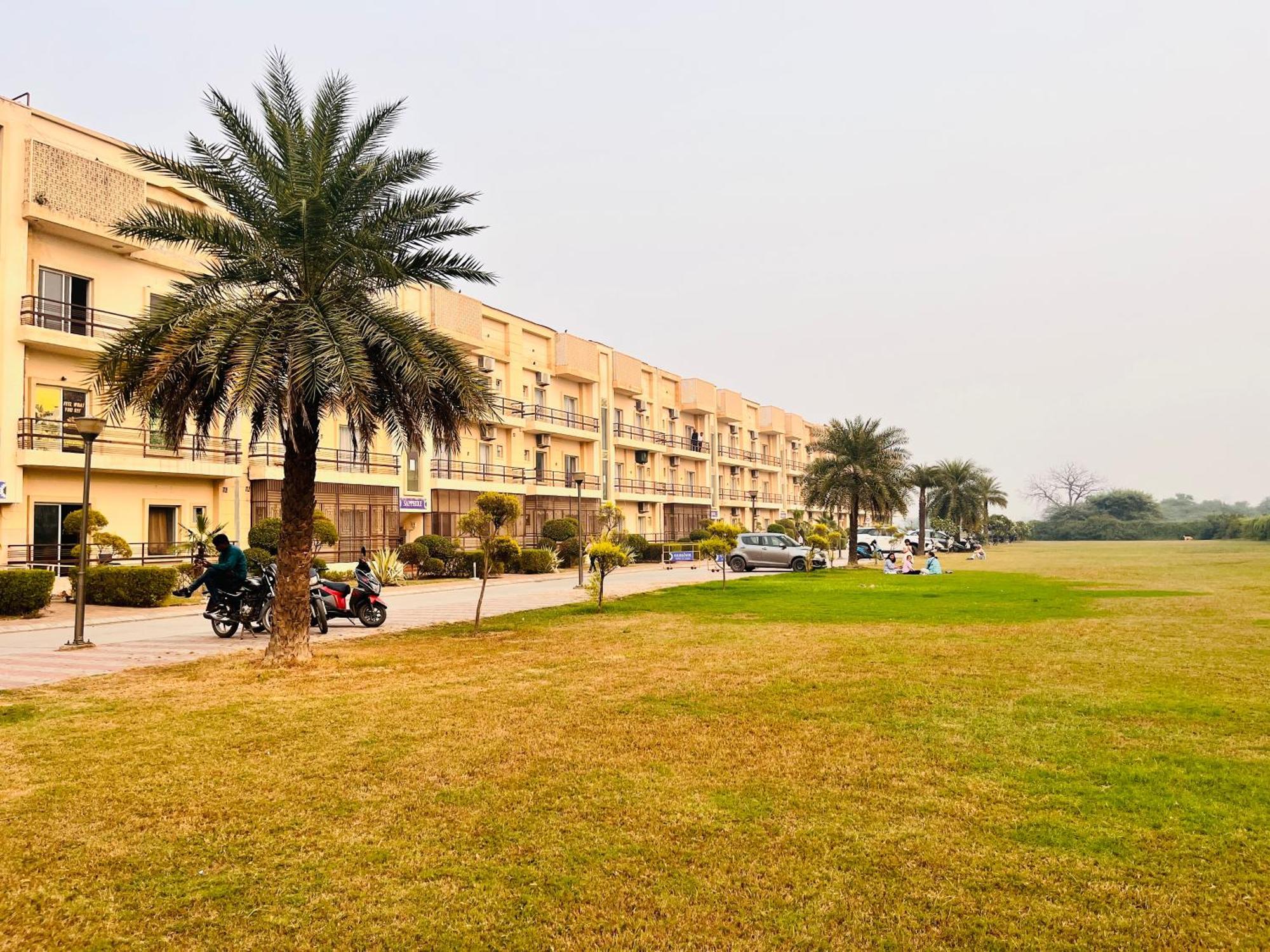 Pearl Grand Boutique Cottage In Omaxe Anandam Vrindavan - #Premium Ac Rooms With Balcony #Big Parking #Lift #Garden #Peaceful Area #Near Prem Mandir #Property Of The Year #Most Awarded Exteriér fotografie