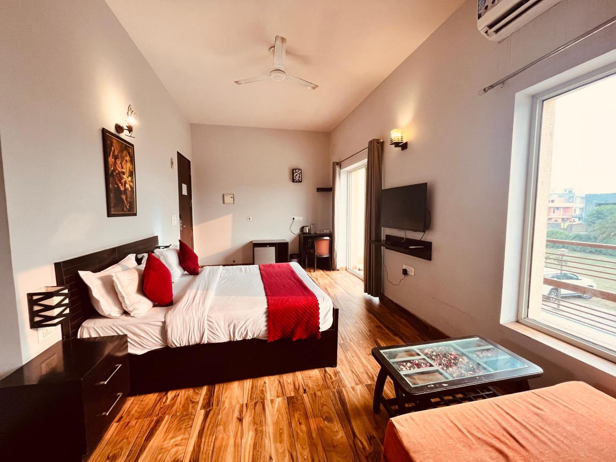Pearl Grand Boutique Cottage In Omaxe Anandam Vrindavan - #Premium Ac Rooms With Balcony #Big Parking #Lift #Garden #Peaceful Area #Near Prem Mandir #Property Of The Year #Most Awarded Exteriér fotografie