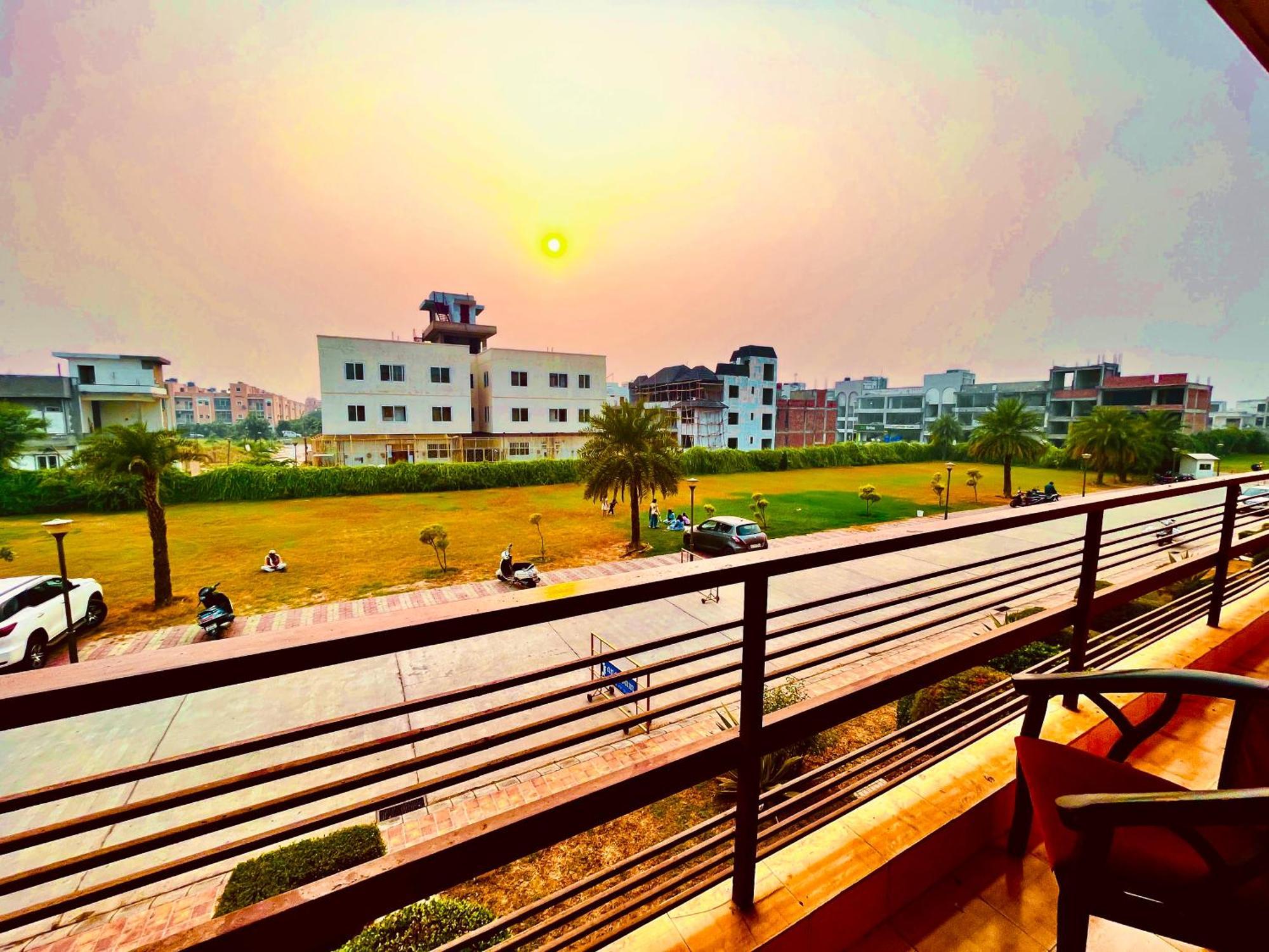 Pearl Grand Boutique Cottage In Omaxe Anandam Vrindavan - #Premium Ac Rooms With Balcony #Big Parking #Lift #Garden #Peaceful Area #Near Prem Mandir #Property Of The Year #Most Awarded Exteriér fotografie