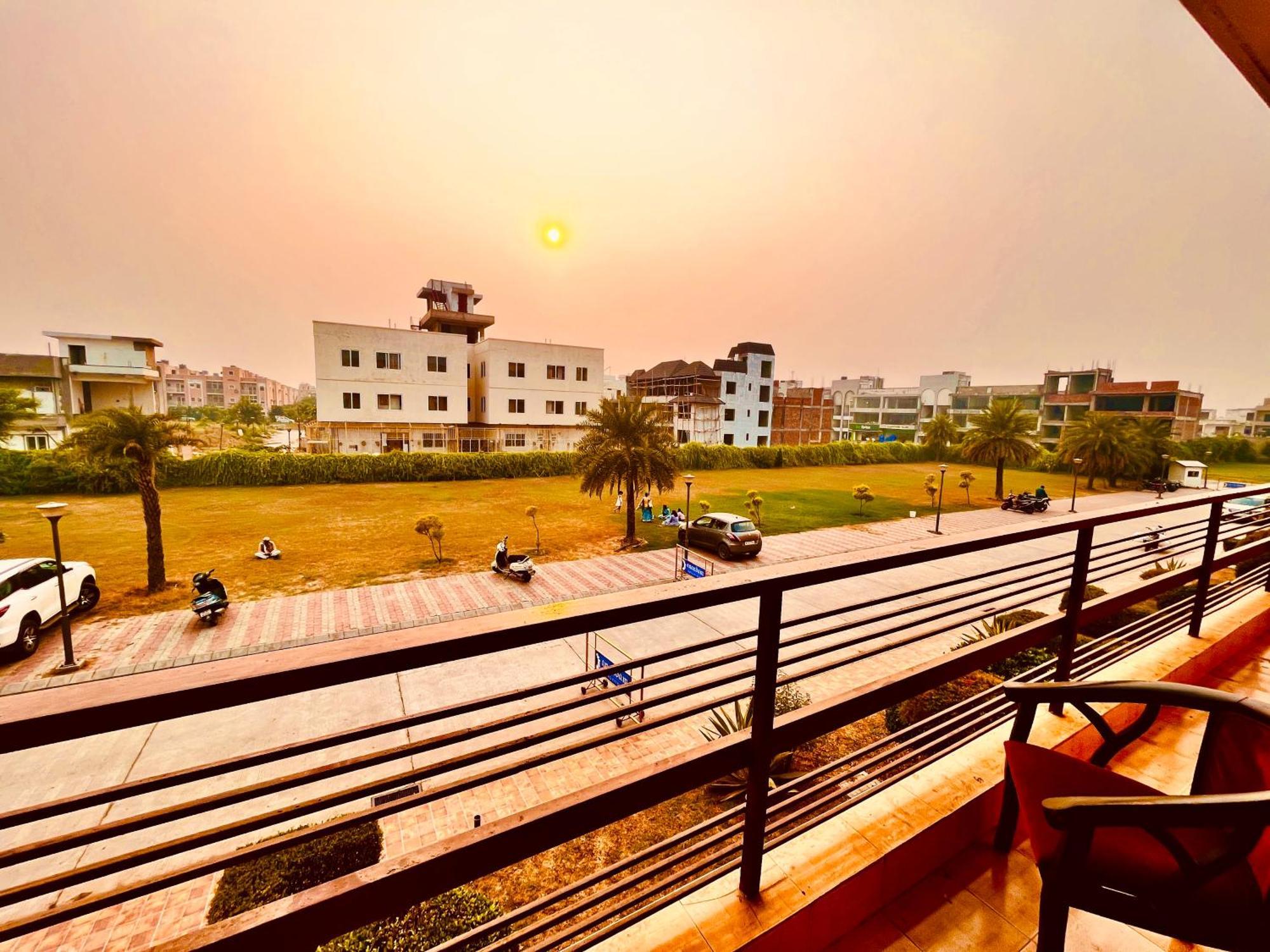 Pearl Grand Boutique Cottage In Omaxe Anandam Vrindavan - #Premium Ac Rooms With Balcony #Big Parking #Lift #Garden #Peaceful Area #Near Prem Mandir #Property Of The Year #Most Awarded Exteriér fotografie