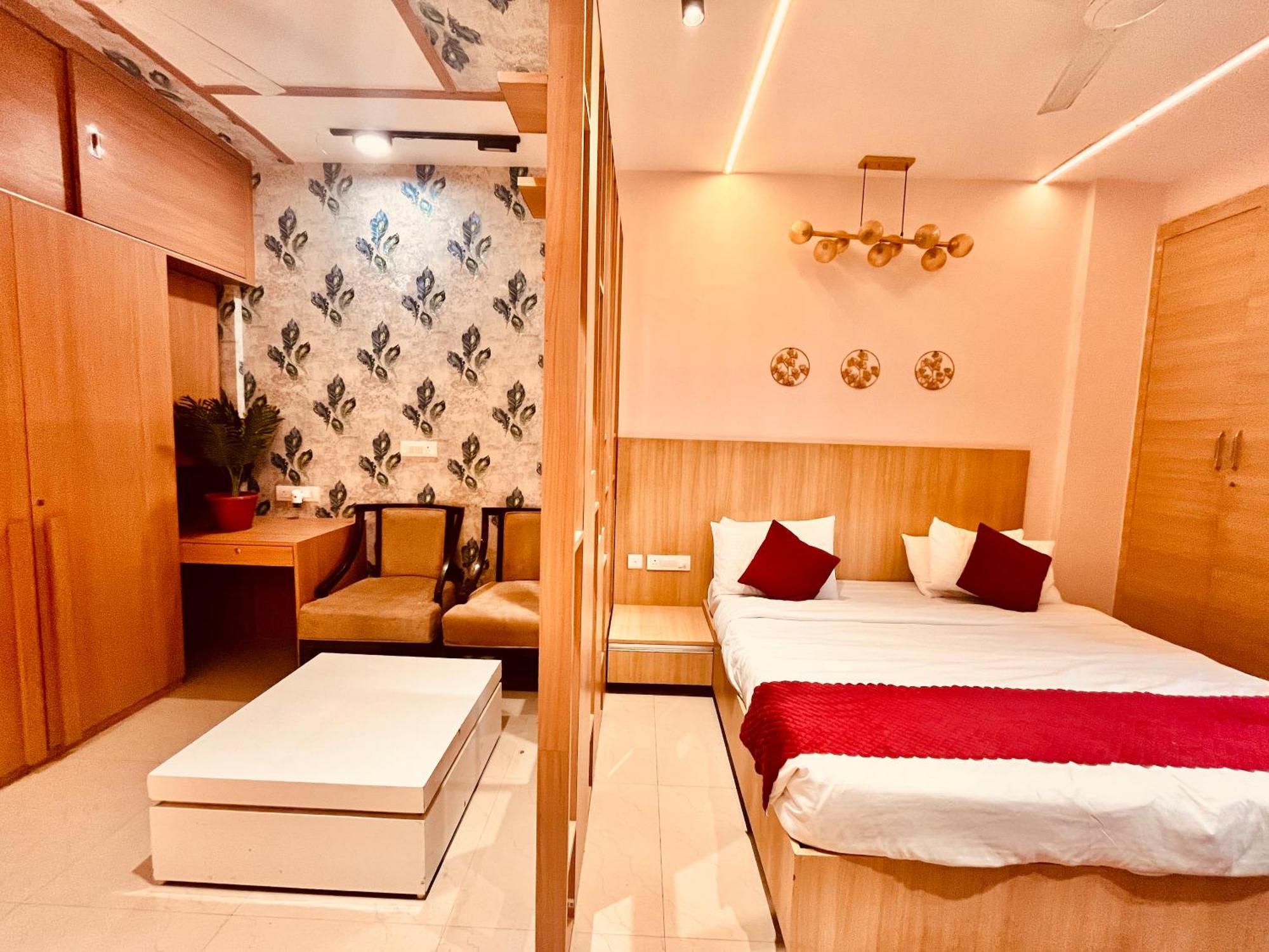 Pearl Grand Boutique Cottage In Omaxe Anandam Vrindavan - #Premium Ac Rooms With Balcony #Big Parking #Lift #Garden #Peaceful Area #Near Prem Mandir #Property Of The Year #Most Awarded Exteriér fotografie