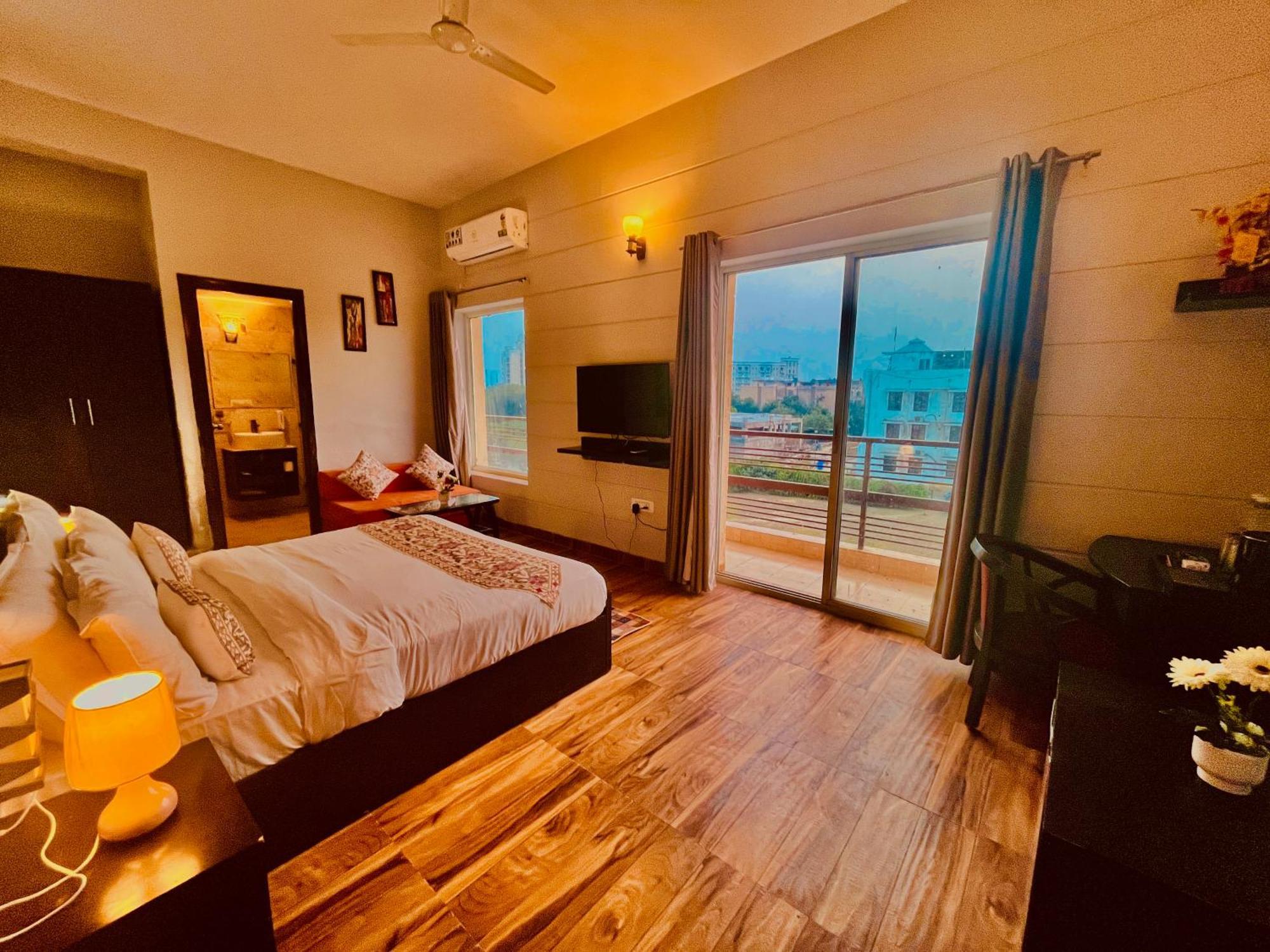 Pearl Grand Boutique Cottage In Omaxe Anandam Vrindavan - #Premium Ac Rooms With Balcony #Big Parking #Lift #Garden #Peaceful Area #Near Prem Mandir #Property Of The Year #Most Awarded Exteriér fotografie