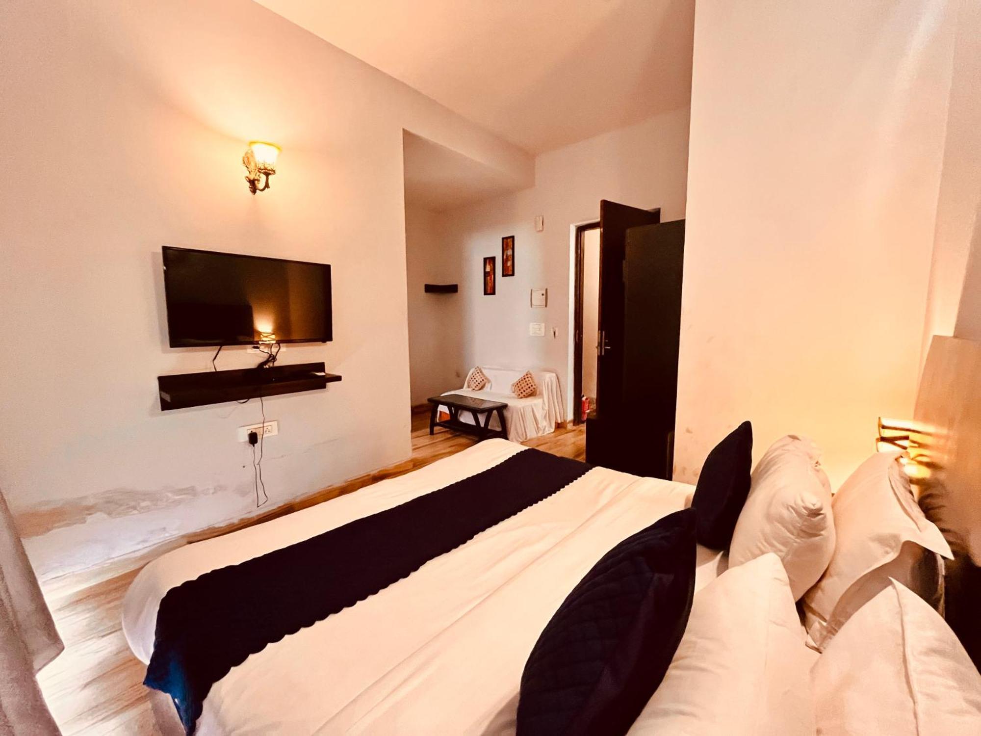 Pearl Grand Boutique Cottage In Omaxe Anandam Vrindavan - #Premium Ac Rooms With Balcony #Big Parking #Lift #Garden #Peaceful Area #Near Prem Mandir #Property Of The Year #Most Awarded Exteriér fotografie