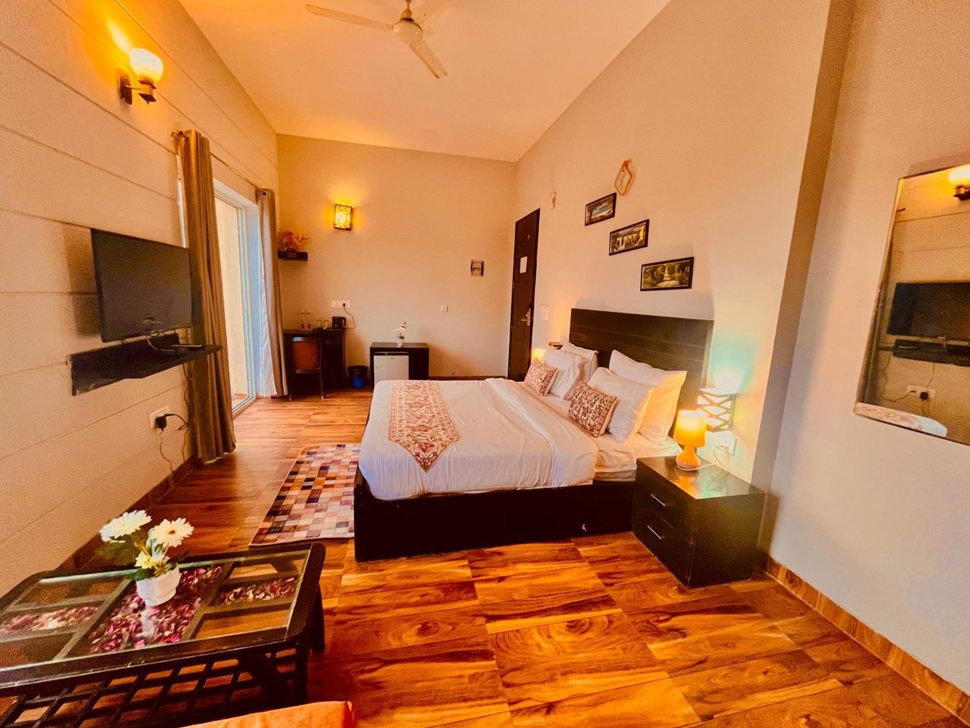 Pearl Grand Boutique Cottage In Omaxe Anandam Vrindavan - #Premium Ac Rooms With Balcony #Big Parking #Lift #Garden #Peaceful Area #Near Prem Mandir #Property Of The Year #Most Awarded Exteriér fotografie